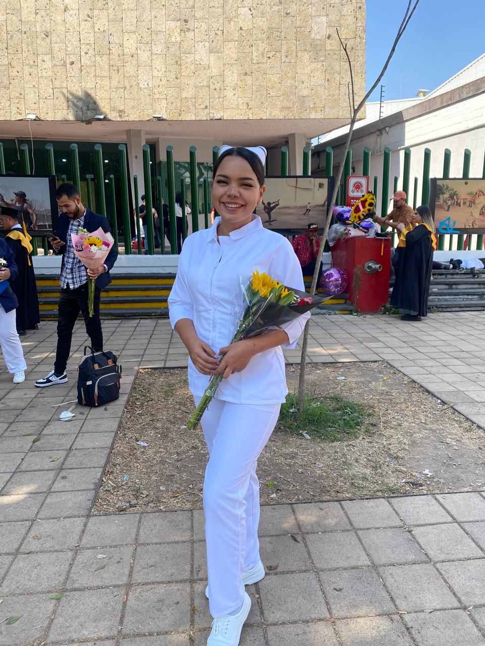 Karla en uniforme